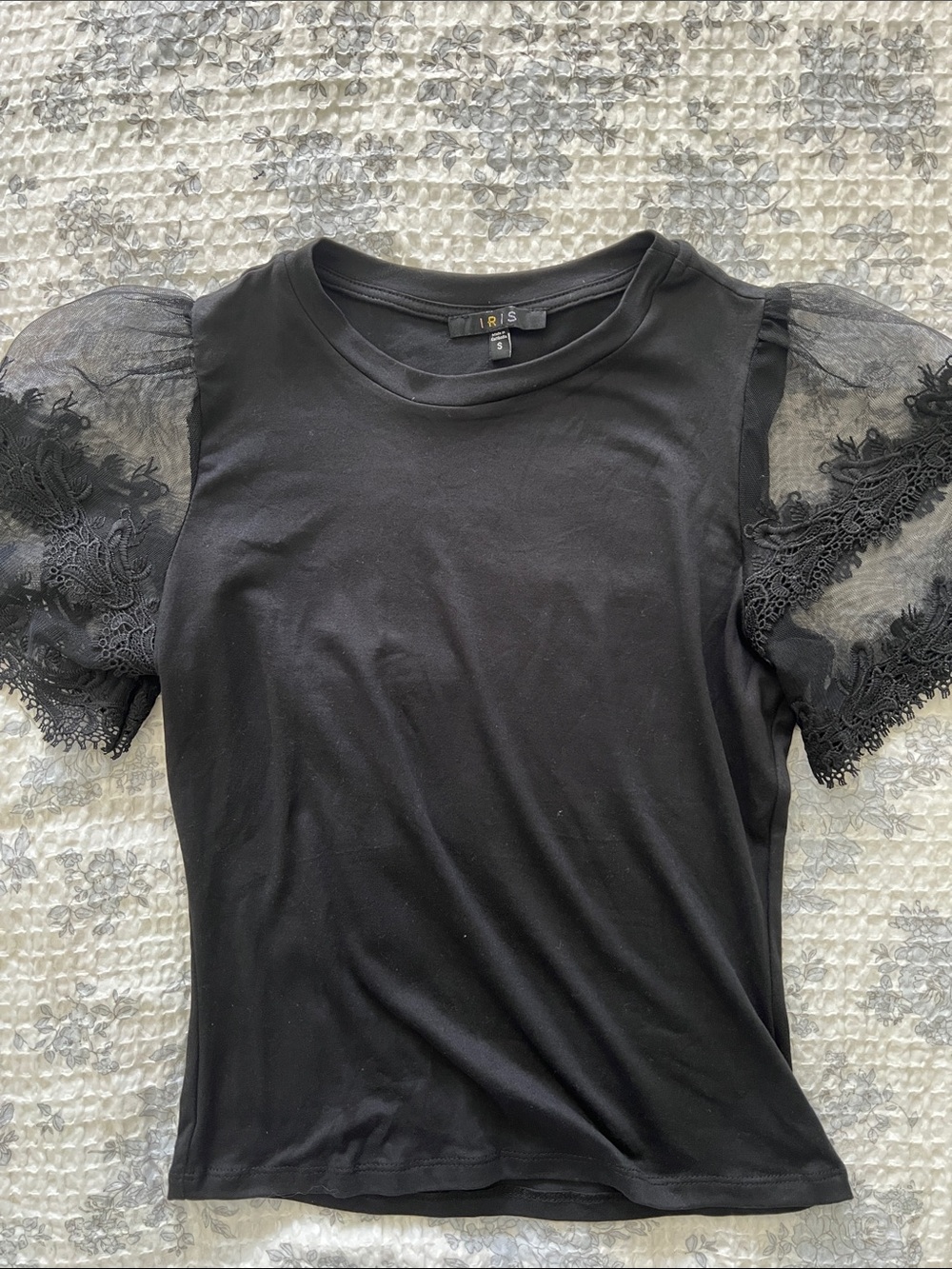 iris Black Puff Lace Sleeve Tee